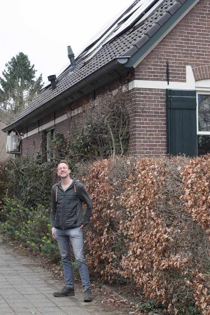 Bart Hellings uit Ellecom voor zijn huis met duurzame aanpassingen